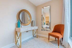 Interior - Rye Executive Residence | Sleeps 4 | 2Bed | 2Bath (York)