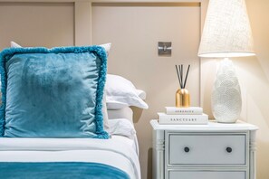 Iron/ironing board, WiFi, bed sheets - Rye Executive Residence | Sleeps 4 | 2Bed | 2Bath (York)