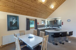 Dining - Rainbow Spa Plus (Pet) (Fowlis)