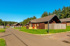 Exterior - Rainbow Spa Plus (Pet) (Fowlis)