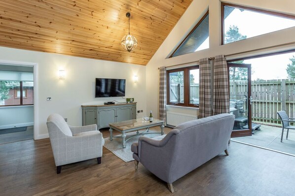 Living area - Byron Premier Spa (Pet) (Fowlis)