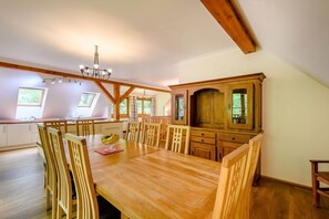 Dining - Eagle Spa Plus (Pet) (Fowlis)