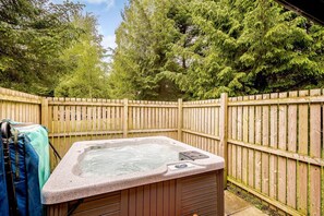 Outdoor spa tub - Eagle Spa Plus (Pet) (Fowlis)