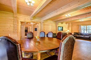 Dining - Foresters Spa Plus (Pet) (Fowlis)