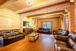 Living area - Foresters Spa Plus (Pet) (Fowlis)