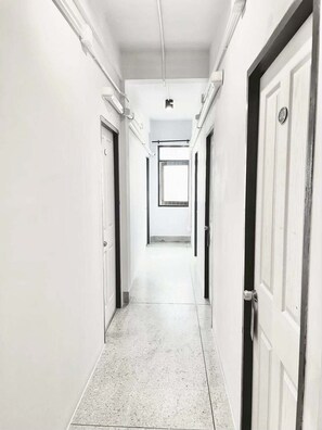 Studio | Interior - Mitr Inn Khaosan (Phra Nakhon)