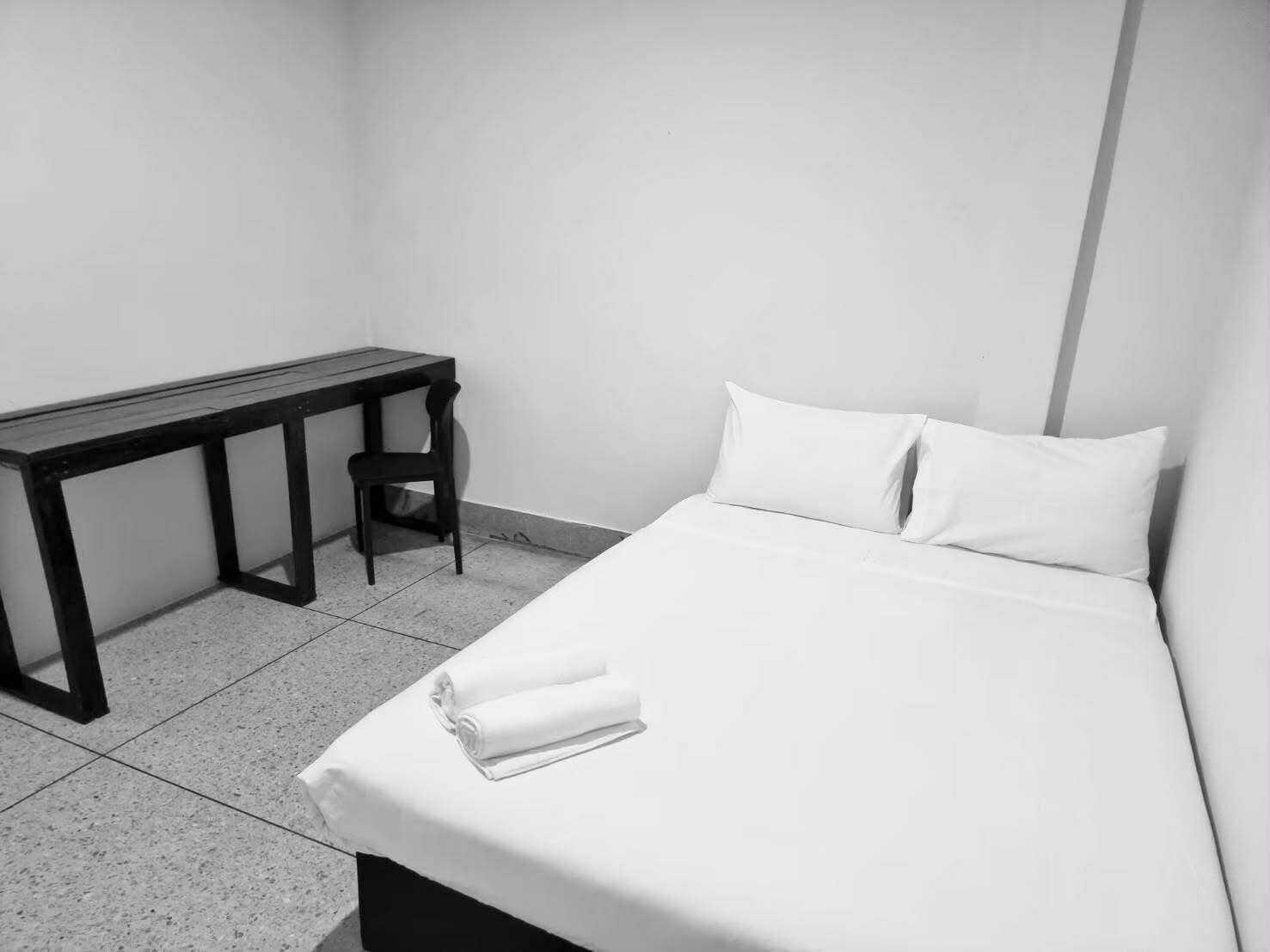 Studio | Desk, free WiFi