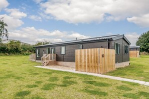 Exterior - Brayford Lodge (Pet), Louth (Louth)