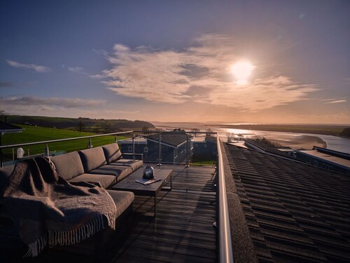 Sonnet 3 Roof Terrace Spa, Carmarthen