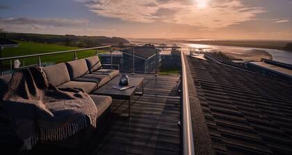 Sonnet 3 Roof Terrace Spa, Carmarthen