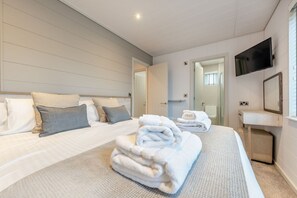 3 bedrooms, WiFi - Epic Spa (Roof Terrace), Carmarthen (Laugharne)