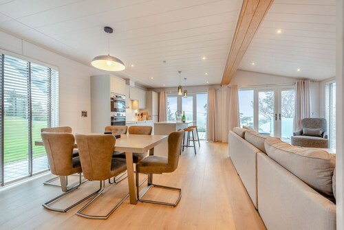 Epic Spa (Roof Terrace) (Pet), Carmarthen