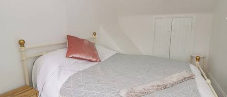 3 bedrooms, individually decorated, individually furnished, free WiFi