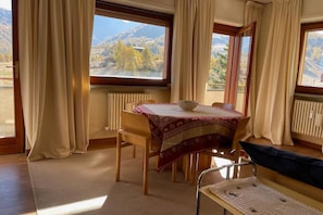 Dining - Sestriere Gem: Comfy Apartment with Ski Views (Sestriere)