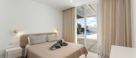 3 chambres, coffres-forts dans les chambres, fer et planche Ă repasser