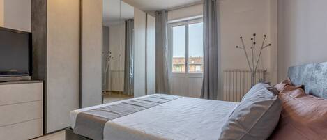 3 bedrooms, iron/ironing board