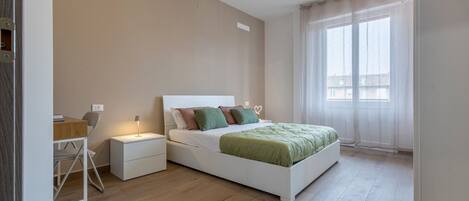 3 chambres, fer et planche Ă repasser