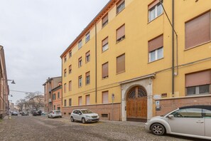 Exterior - GuestHost - A comfortable and spacious 85 square meters apartment, perfect for seven people, located on the second floor of a renovated historic building with an elevator (NOT accessible to guests with disabilities).The property is located just steps fro (Ferrara)