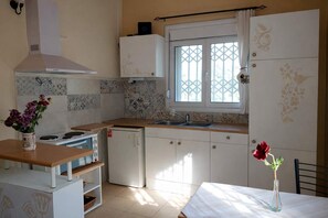 House | 1 bedroom, Internet - Sunshine Home - Peaceful Garden Escape Parking (Aigialeia)