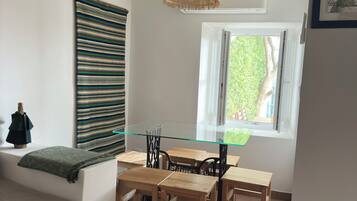 House, 3 Bedrooms, Patio | Living area