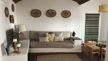 Casa, 3 habitaciones, patio | Área de sala de estar