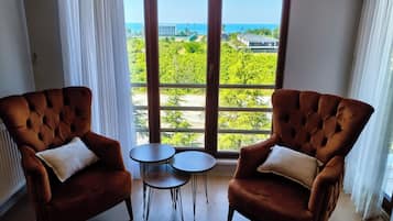 Basic Apartment, Sea View | Living area