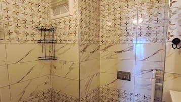 Basic Apartment, Sea View | Bathroom