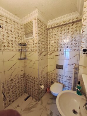 Basic Apartment, Sea View | Bathroom - Emissa Apart (gülyalı)