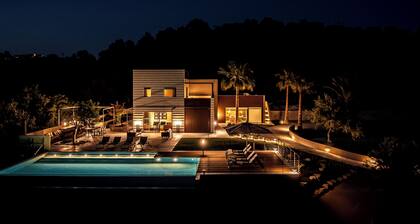 Altamira Luxury Villa with pool in Noto