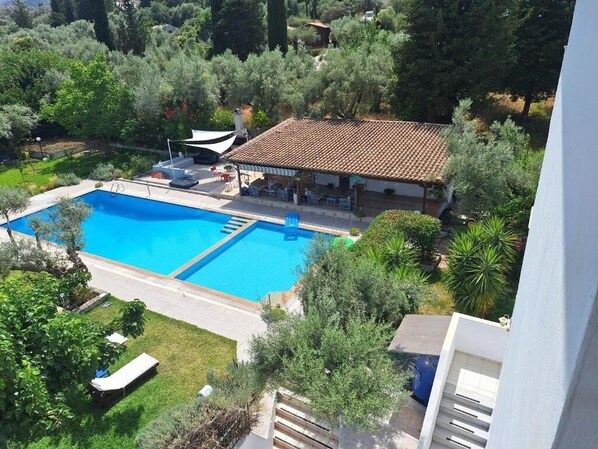 Seasonal outdoor pool - Horizon studio apartments (Lefkada)