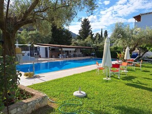 Seasonal outdoor pool - Horizon studio apartments (Lefkada)