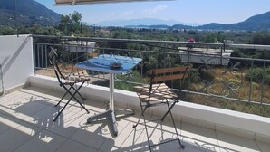 Standard Quadruple Room, City View | Teres/patio