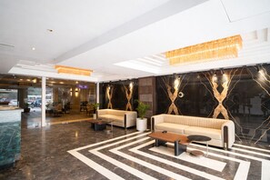 Lobby sitting area - Cozzet Royale (Kanpur)