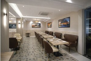 Restaurant - Cozzet Royale (Kanpur)