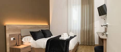 1 bedroom, desk, WiFi, bed sheets