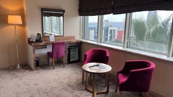 Deluxe Double Room, City View | Interior