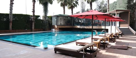 Seasonal outdoor pool
