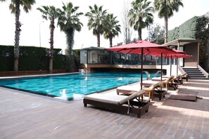 Piscine extérieure (ouverte en saison)