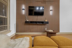 TV - luxury modern Buckhead loft walks to shopping , dining & nightlife (Atlanta)