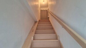 A wooden staircase with a handrail, leading to a door at the top. - Normandy Couple Getaway With Garden (Saint-Sauveur-Villages)
