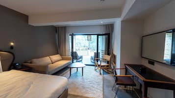 Premium Double Room, Mountain View | Soundproofing, iron/ironing board, free WiFi