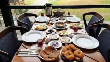 Ferdiglaget frokost er inkludert hver dag