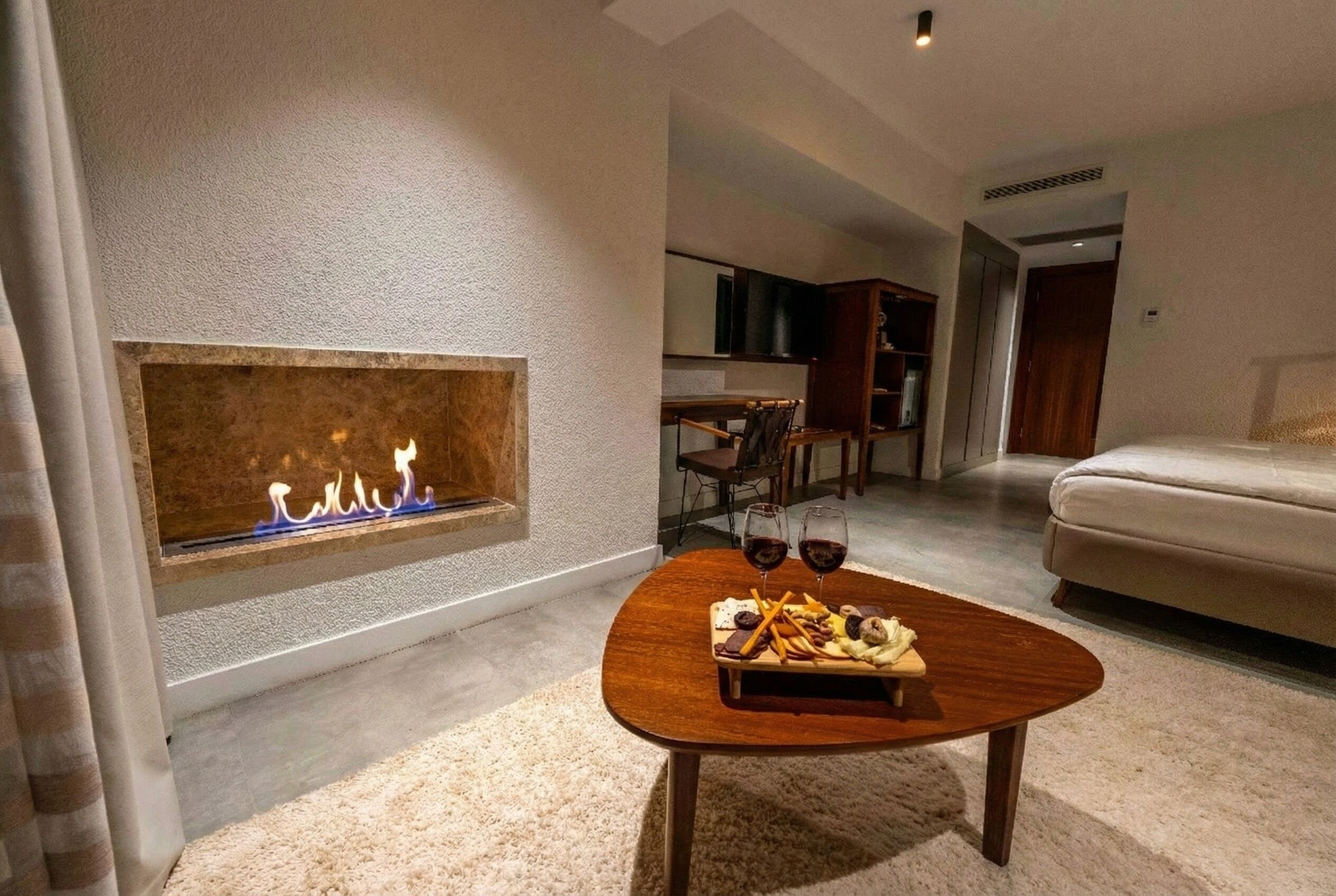 Deluxe Double Room, Balcony, Mountain View | Interior