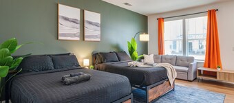 Luxe King 4BR Townhouse to Uptown CLT