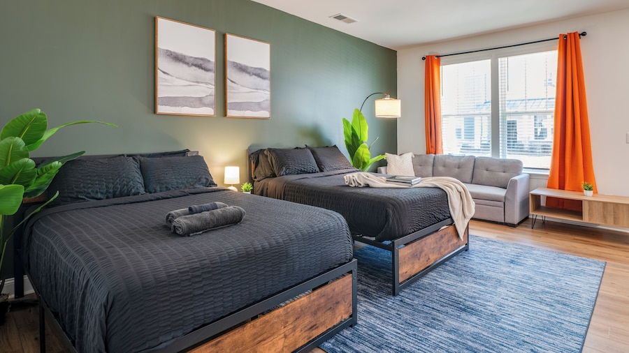 Luxe King 4BR Townhouse to Uptown CLT