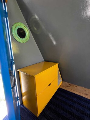 Classic Cabin, 1 Queen Bed | Free WiFi, bed sheets - The Soul Stop by evaddo (Aut)