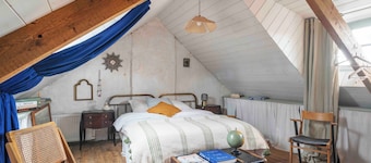 Cozy artist and fisherman cottage by the sea in St-Suliac village by Saint-Malo
