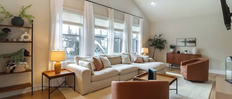 House (4 Bedrooms) | Front of property
