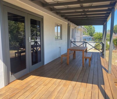 Private 3bed Home With Large Deck Central Location