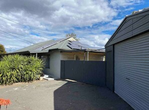 House, 3 Bedrooms, Smoking, Balcony | Exterior - Private 3bed Home With Large Deck Central Location (Bendigo)